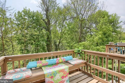 56 Ashford Dr, West Enola PA  17025-2320 exterior