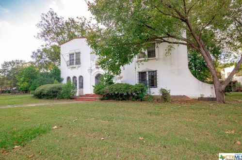 501 Vine St, Victoria TX exterior