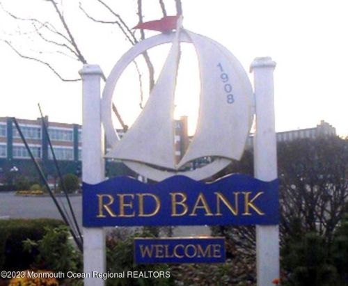 118 Mnr Dr, Tinton Falls NJ 07701-2456 exterior