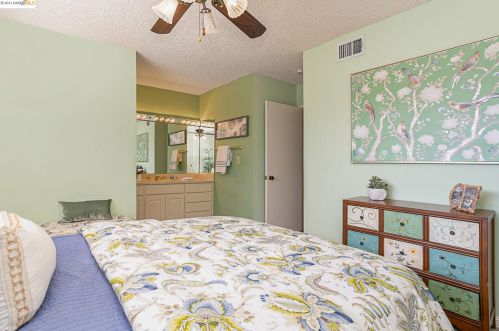 4136 Strathmore Way, North Highlands CA  95660-2853 exterior