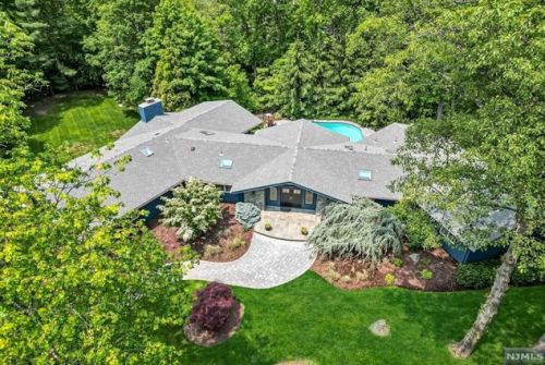 422 Saddle Back Trl, Franklin Lakes, NJ 07417-1507