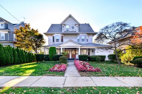 11 Neptune Ave, New Rochelle, NY 10805-1401