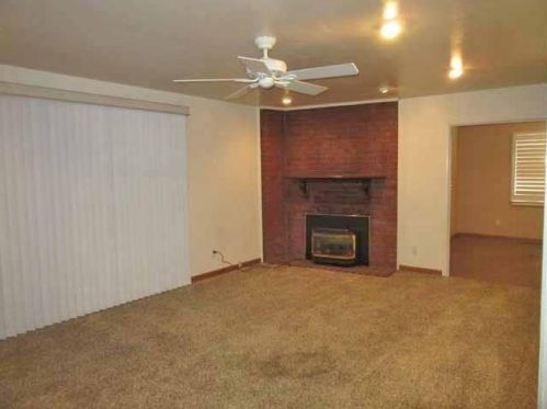 870 Bel Air Ct, Lodi, CA 95240-0928