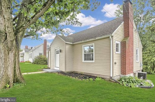 188 4th St, Mount Wolf, PA 17347-9771