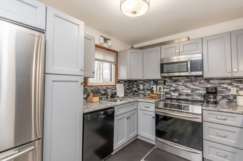 16344 Coachlight Dr, Waukesha, WI 53151-1475