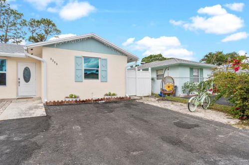 5305 Cannon Way, West Palm Beach FL  33415-3700 exterior