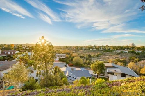 7060 Dennison St, San Diego CA 92122-2431 exterior