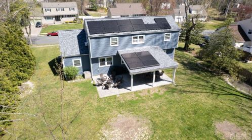 18 Sandalwood Dr, East Brunswick NJ  08816-4047 exterior