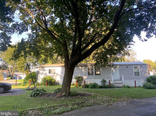 8978 Breinig Run Cir, Breinigsville, PA 18031-2025