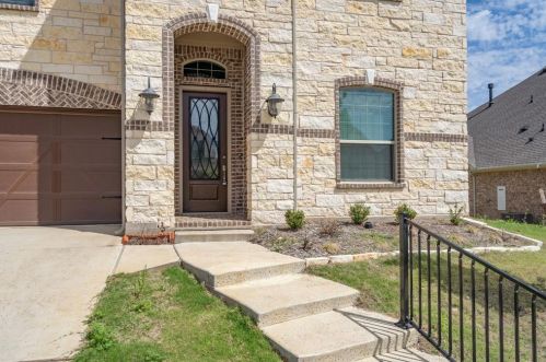 2206 Christopher Ln, Euless, TX 76040-5756