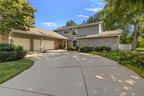 779 Byron Dr, Oconomowoc, WI 53066-4357