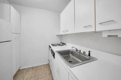 440 79th St, New York NY 10075-1451 exterior