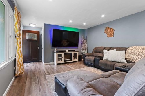 1446 Walls St, Green Bay, WI 54304-3220