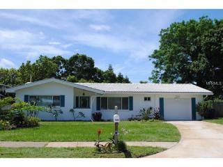 139 Regina Dr, Largo, FL 33770-1423