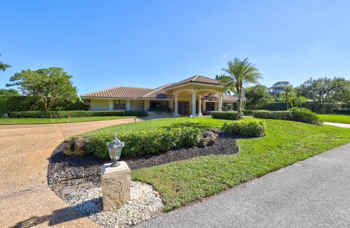 5215 Estates Dr, Delray Beach FL  33445-4385 exterior