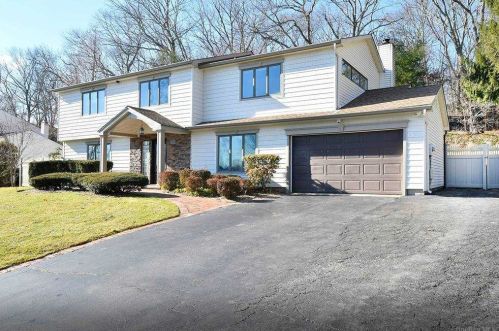 90 Stonehurst Ln, Huntington Station, NY 11746-7934