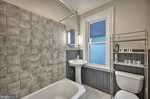 415 College Ave, Lancaster PA  17603-3319 exterior