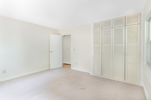 81 Wickham Dr, Warwick NY  10990-2126 exterior