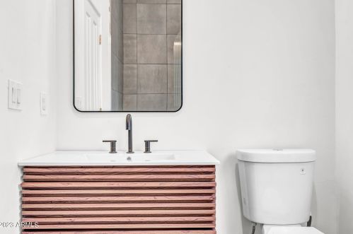 7627 22nd St, Phoenix AZ  85020-4706 exterior