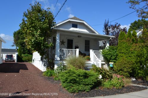 1236 Maplewood Rd, Belmar, NJ 07719-2839