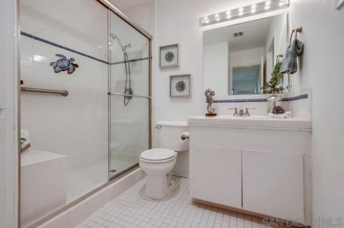 1527 Loring St, San Diego CA  92109-1765 exterior