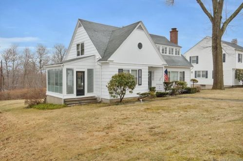 37 Eastridge Dr, Waterbury, CT 06708-3320