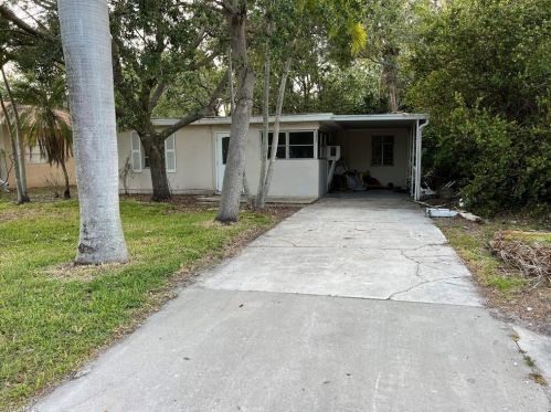 2421 Sunset Ave, Naples, FL 34112-6427