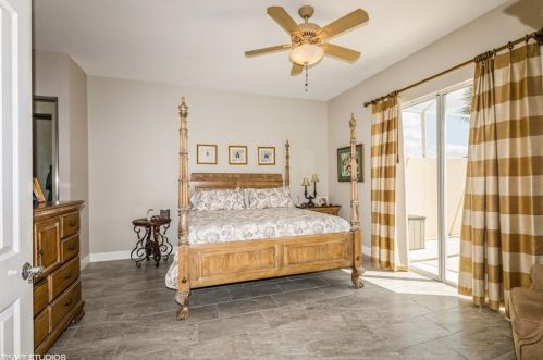 4288 Montalvo Ct, Naples FL  34109-3335 exterior