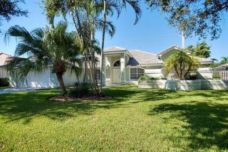 1720 Canterbury Dr, Melbourne, FL 32903-4017