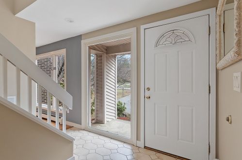 2 Alfred Dr, Salem, NH 03079-1729