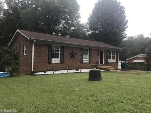 4313 Forestwood Dr, Greensboro NC  27405-9501 exterior