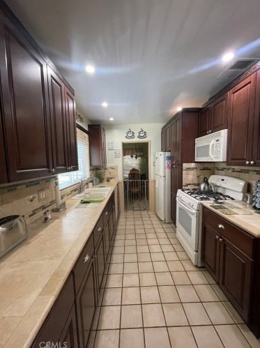 9011 Hermosa Dr, Temple City CA  91780-1836 exterior