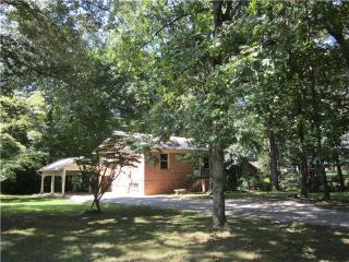 701 Parkway Rd, Tullahoma, TN 37388-5352
