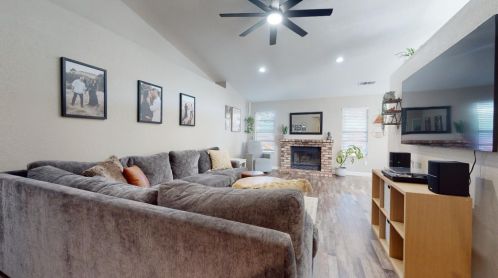 2237 Heritage Manor Dr, Riverbank CA  95367-2649 exterior