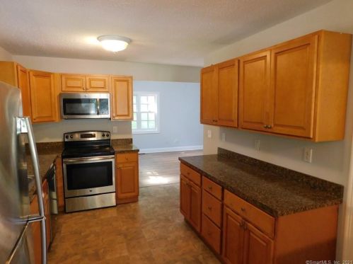 31 Linda Ave, Uncasville CT  06382-1722 exterior