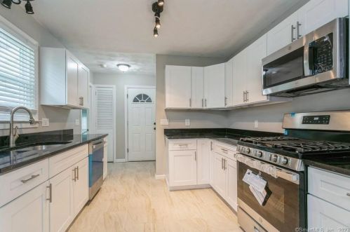 19 Reservoir Dr, Ansonia, CT 06401-2864