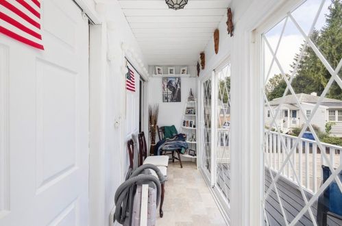 331 Church Ave, Warwick, RI 02889-3220