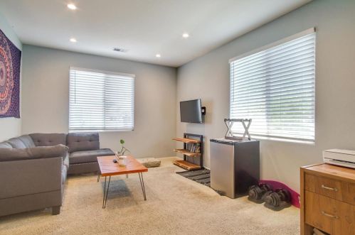 361 Majestic Dr, Hollister CA  95023-7032 exterior