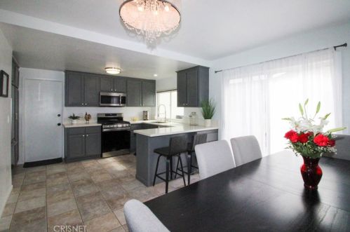 2241 Ravenna St, Simi Valley CA  93065-2737 exterior