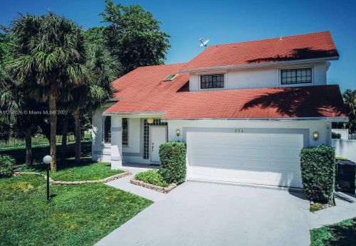 203 8th St, Dania Beach FL  33004-4441 exterior