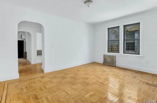 1133 224th St, Bronx, NY 10466-5834