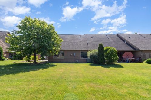 902 Cornwallis Ln, Hammond, IN 46321-2877