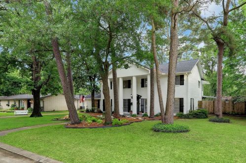 215 Whispering Oaks Dr, Taylor Lake Village, TX 77586-4621