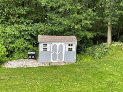 131 Pollys Ln, Uncasville CT  06382-1436 exterior