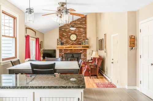 96 Daniel Dr, North Kingstown RI  02852-6702 exterior