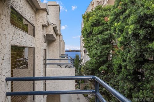 1155 Pacific Beach Dr, San Diego CA  92109-5149 exterior