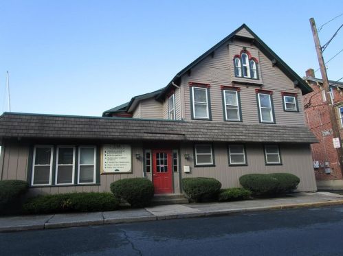 738 Front St, Catasauqua, PA 18032-2348