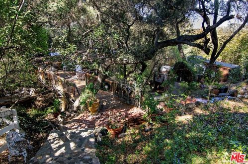 21658 Encina Rd, Topanga CA  90290-3524 exterior