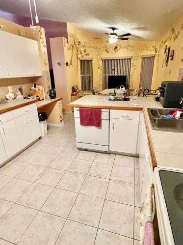 676 Malayan Ct, Fort Pierce FL  34982-3938 exterior