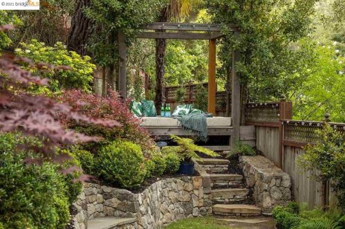 1 Downey Pl, Oakland CA  94610-1809 exterior